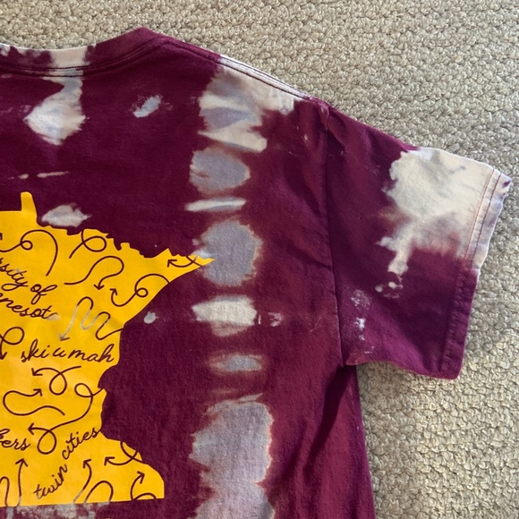 University of Minnesota Bleach Dye Crop T-shirt - Picture 3 of 4